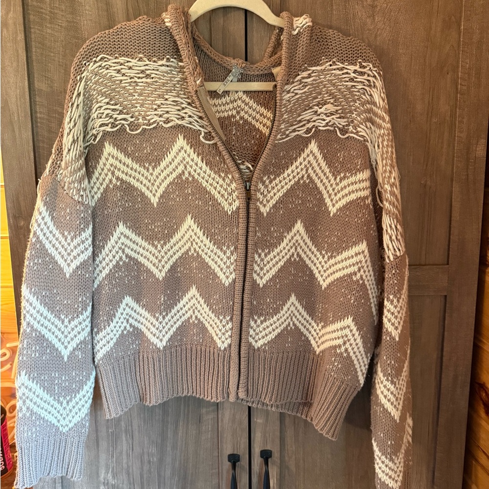 BKE Women's Brown and Cream Sweater